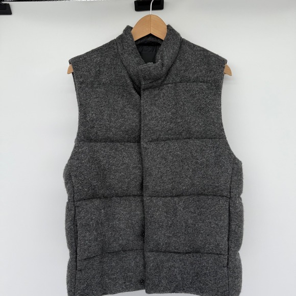 Vince Mens Puffer Vest Gray Wool Size M Minimalist Quiet Luxury Layering - Picture 1 of 7